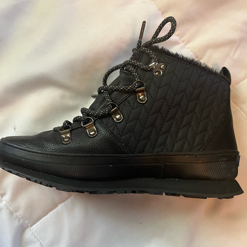Keds Womens Waterproof boots, Size 8 Brand new